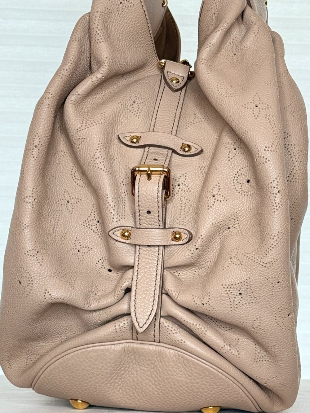 Louis Vuitton Mahina XL Sable Perforated Monogram Leather Hobo Bag - Picture 6 of 15